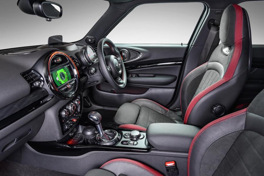 Интерьер Mini John Cooper Works Clubman 2017 года  (ZA) (фото 26 из 40)